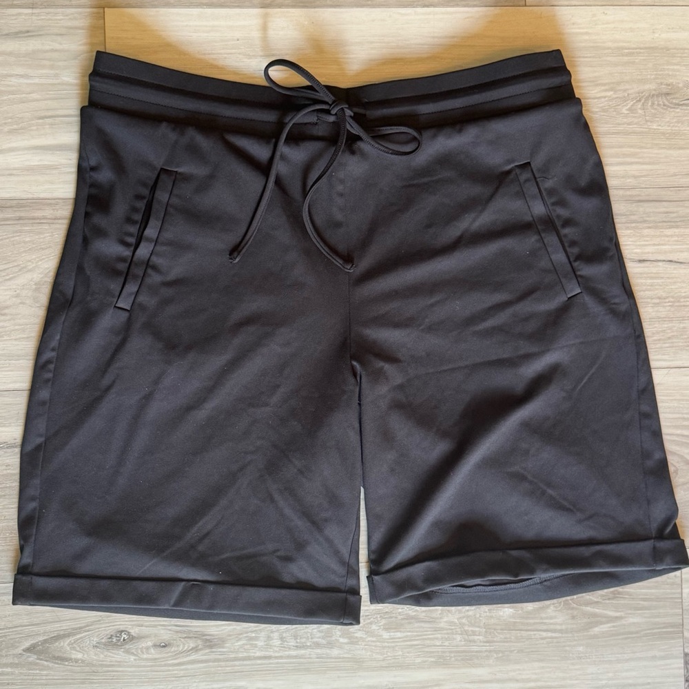 Jones & CO Jones New York Cuffed Black Casual Shorts Size XL